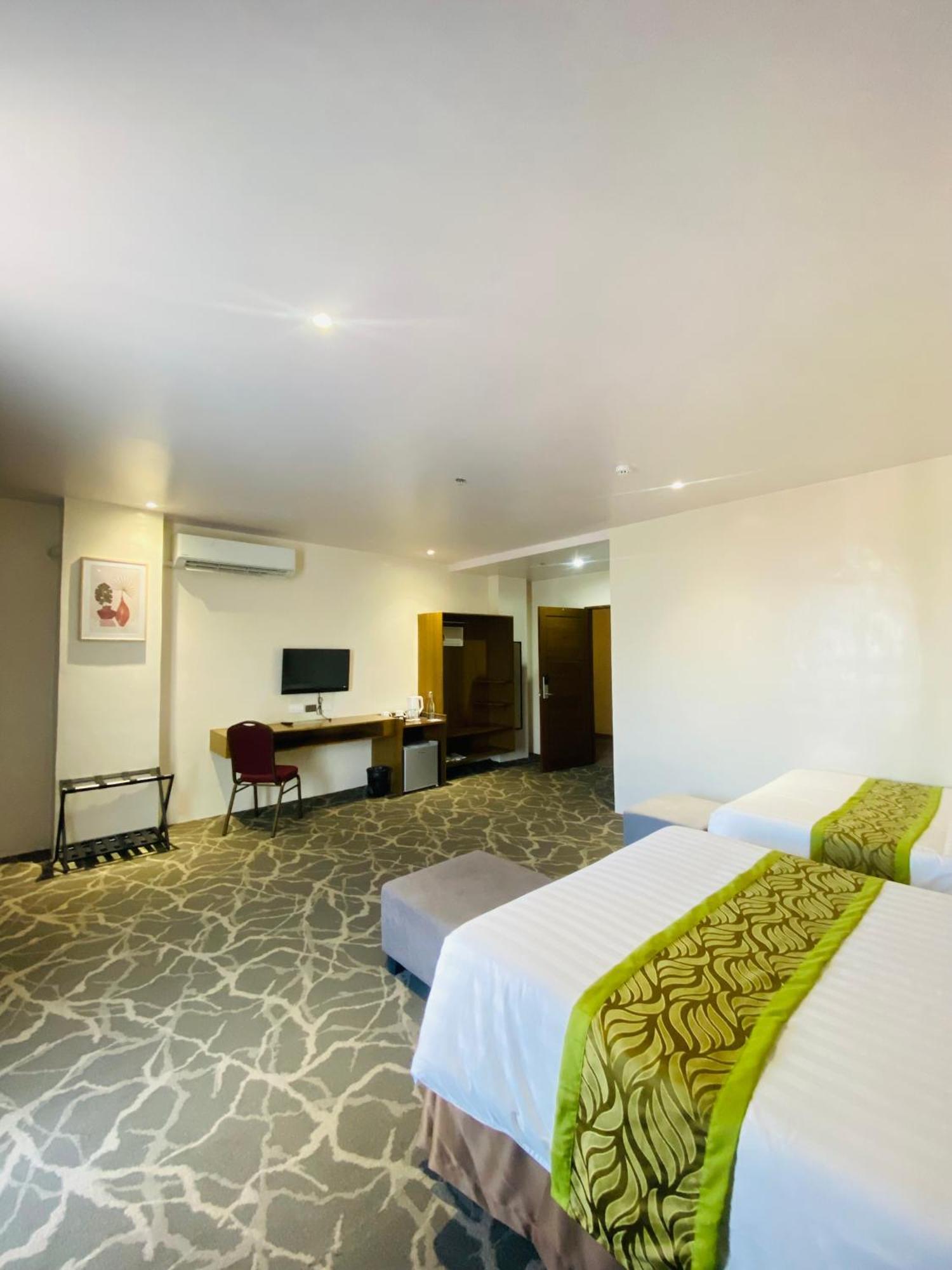 Maxi Hotel And Event Center Tagbilaran Eksteriør billede