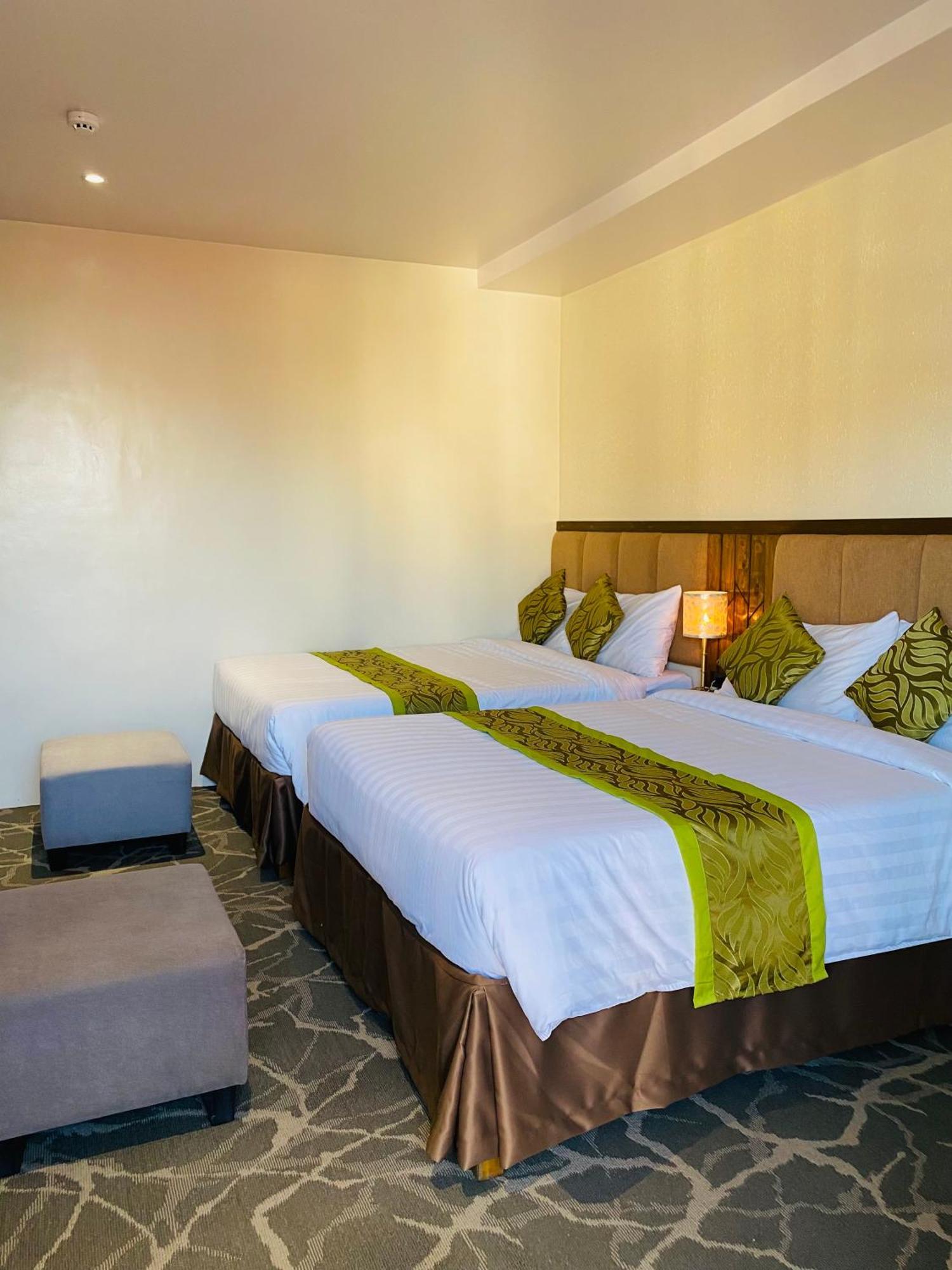 Maxi Hotel And Event Center Tagbilaran Eksteriør billede