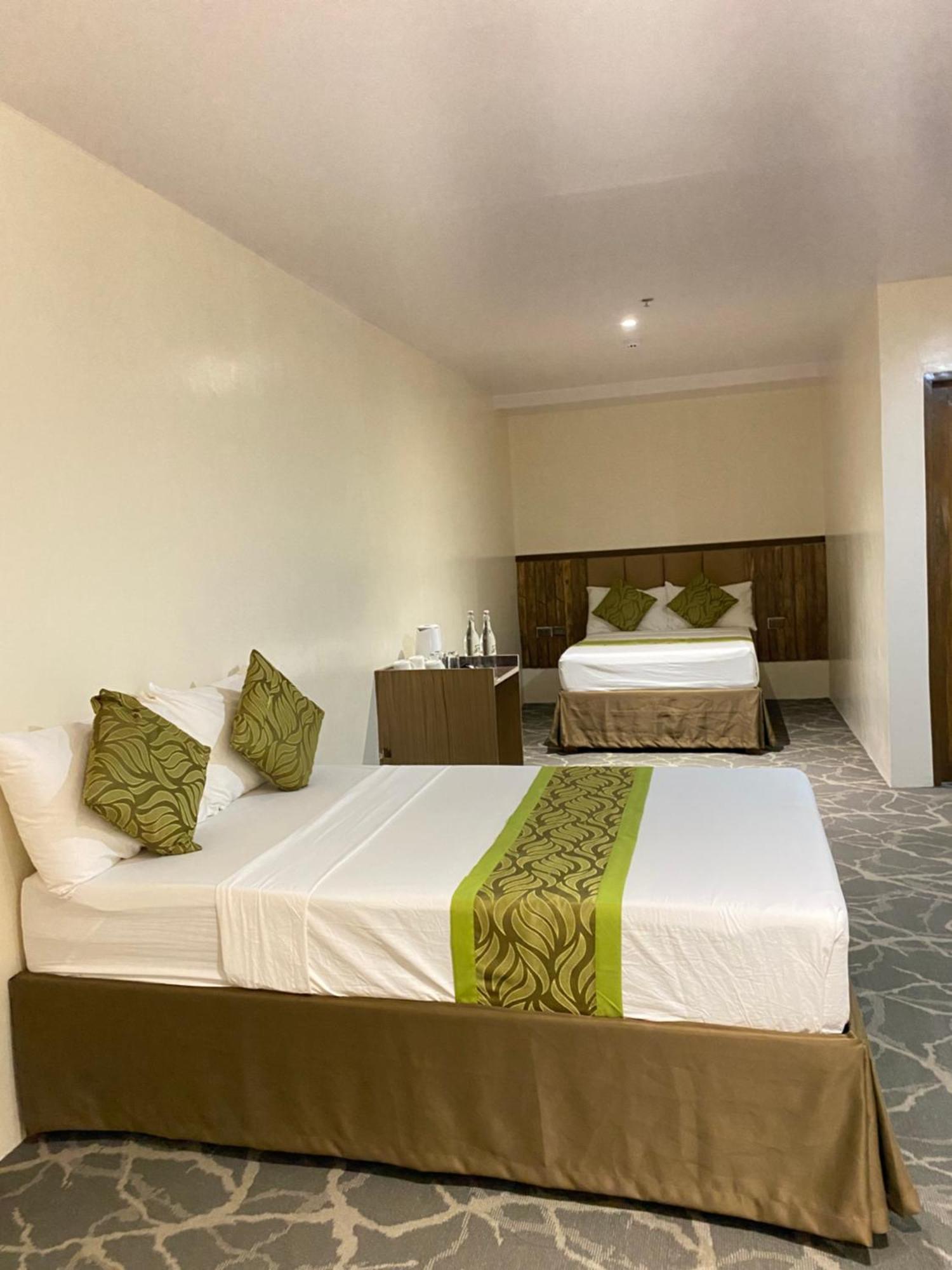 Maxi Hotel And Event Center Tagbilaran Eksteriør billede