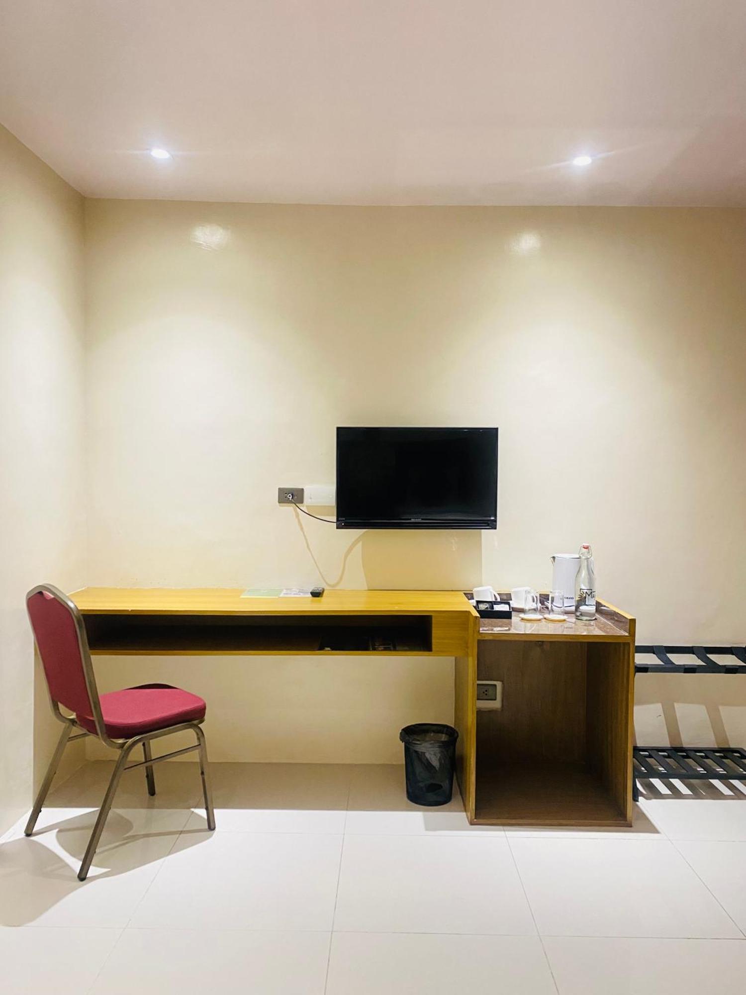 Maxi Hotel And Event Center Tagbilaran Eksteriør billede