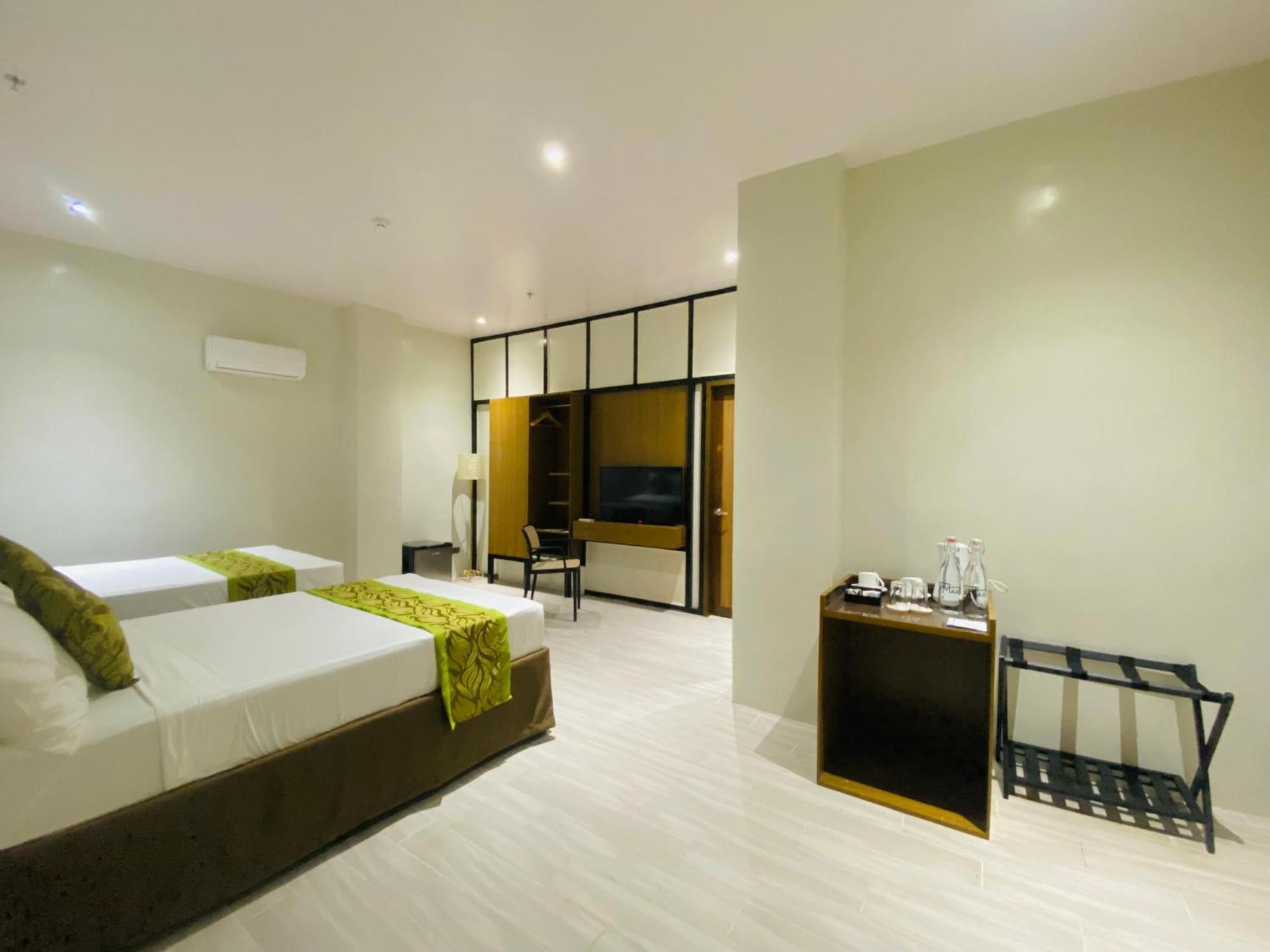 Maxi Hotel And Event Center Tagbilaran Eksteriør billede