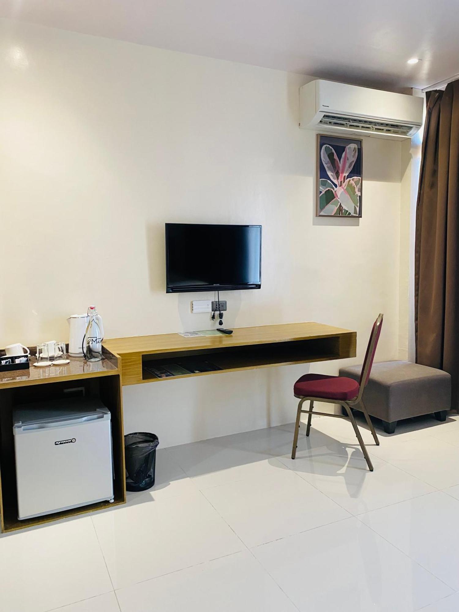 Maxi Hotel And Event Center Tagbilaran Eksteriør billede