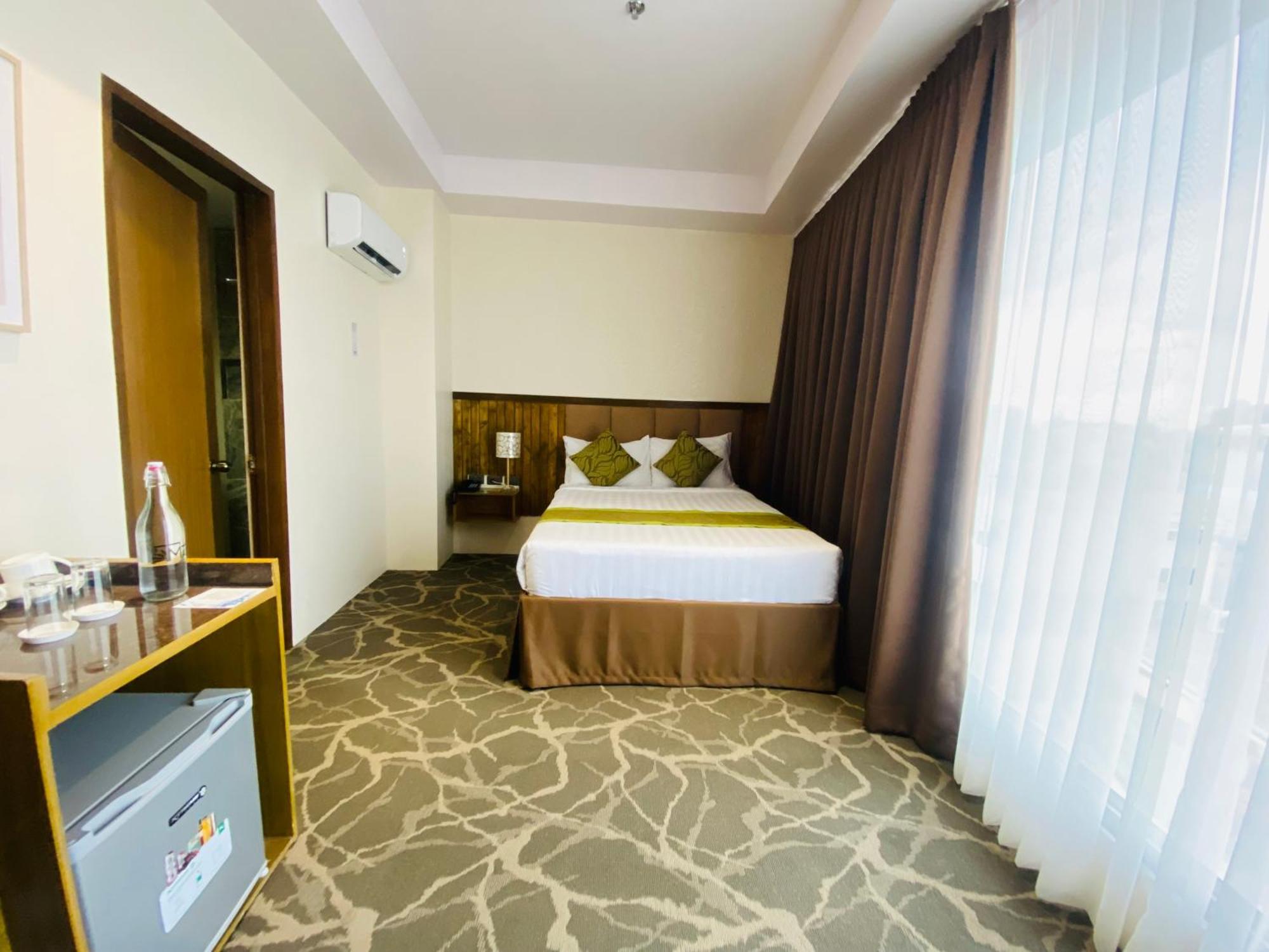 Maxi Hotel And Event Center Tagbilaran Eksteriør billede